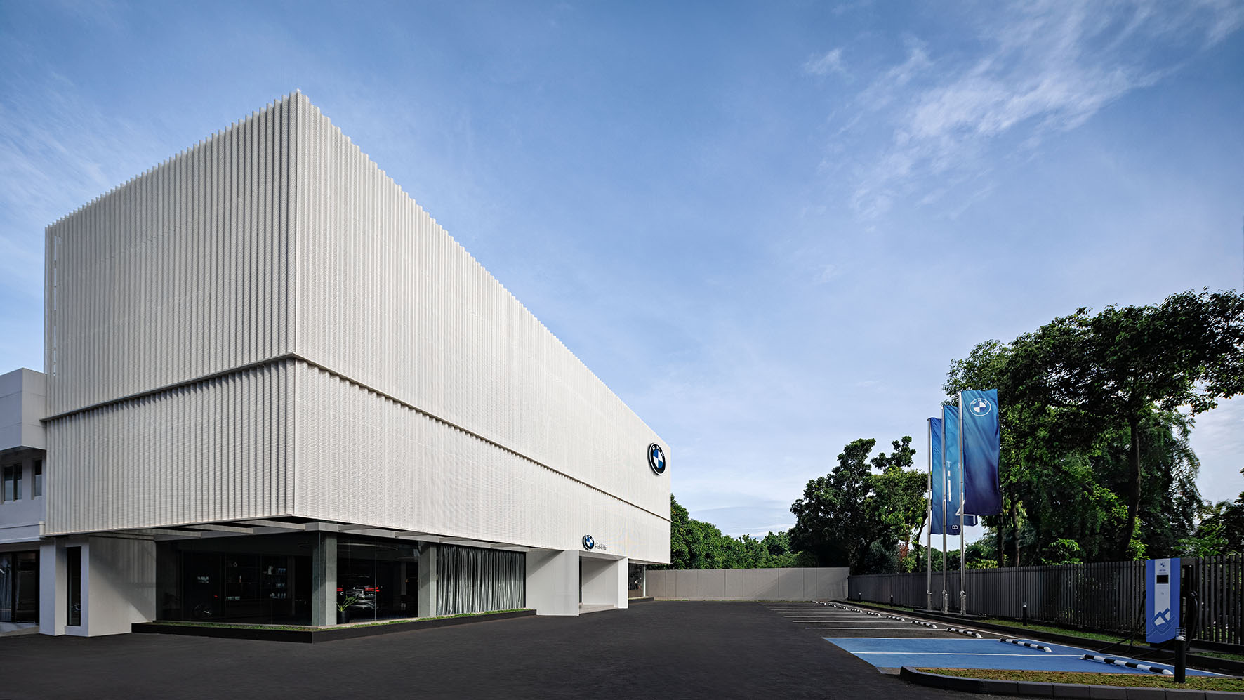 BMW Group Indonesia dan BMW Astra Resmikan Diler Dengan Konsep Retail.Next: BMW Astra Mampang.